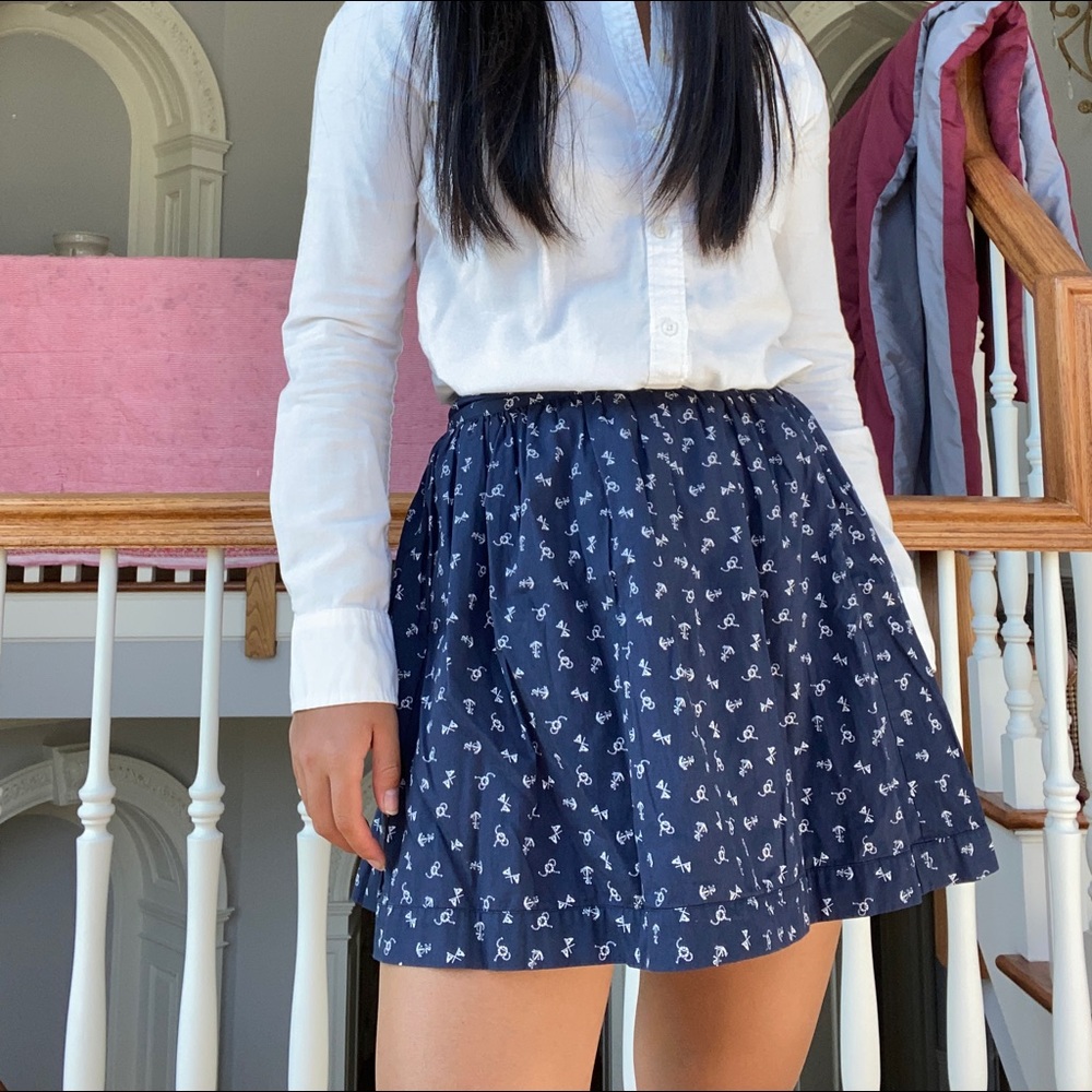 Vineyard vine anchor skirt size 4